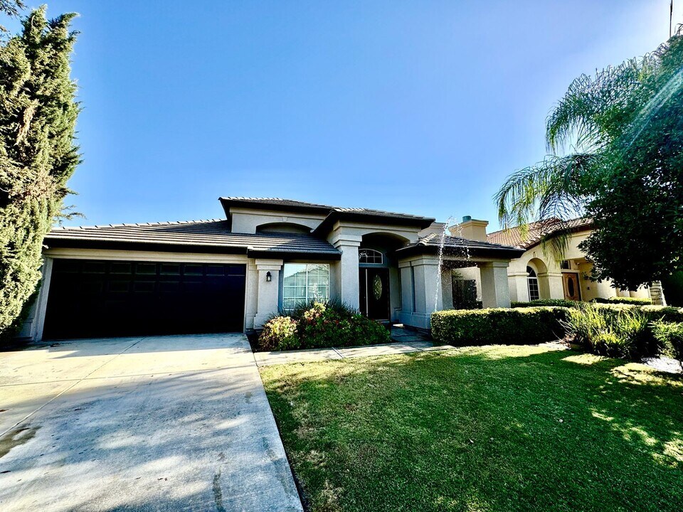 10407 Blythe Ct in Bakersfield, CA - Building Photo