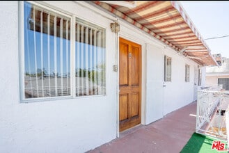 1240 Lodi Pl in Los Angeles, CA - Building Photo - Building Photo
