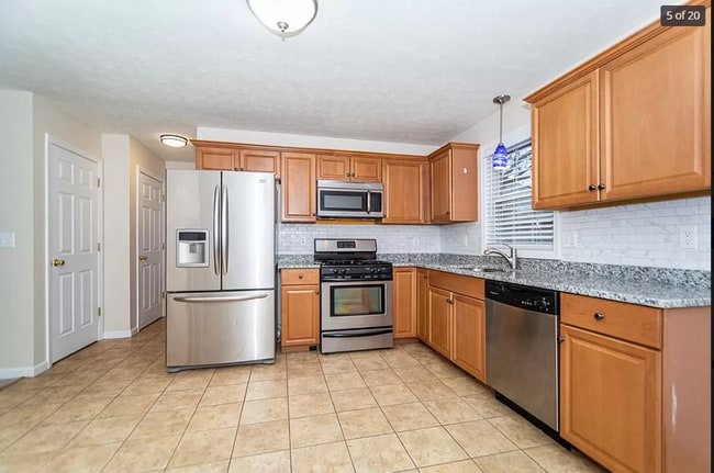 1016 Middlesex St, Unit 5 in Lowell, MA - Foto de edificio - Building Photo