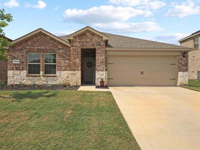 6113 Bracken Dr in Aubrey, TX - Building Photo