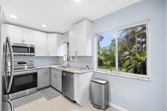 14621 NW 13th Rd in Miami, FL - Building Photo - Building Photo