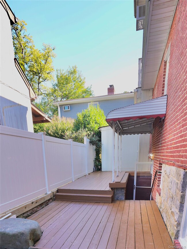 2 Dunes Ln in Port Washington, NY - Building Photo - Building Photo