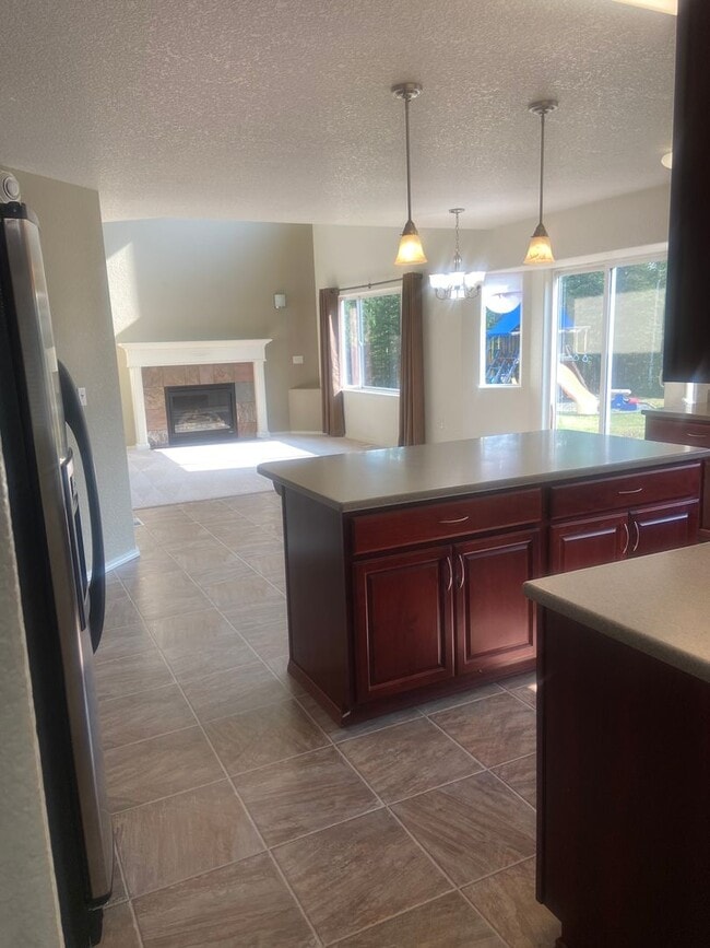 7030 E Kathleen Cir in Palmer, AK - Building Photo - Building Photo