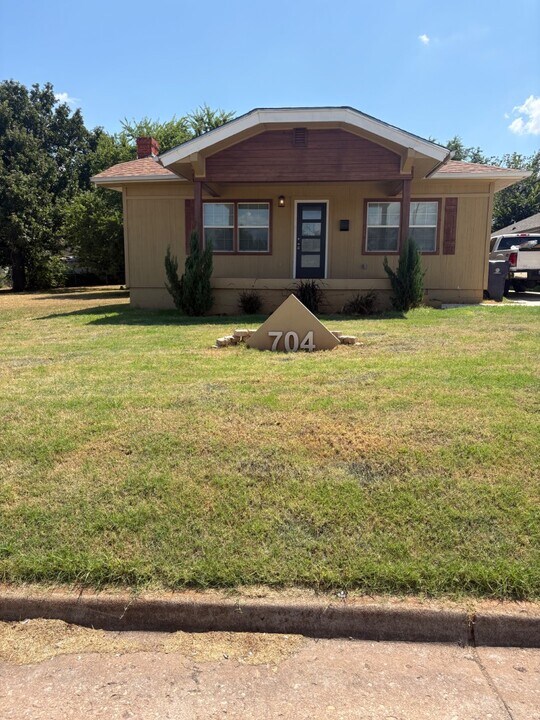 704 NE 29th St in Oklahoma City, OK - Building Photo