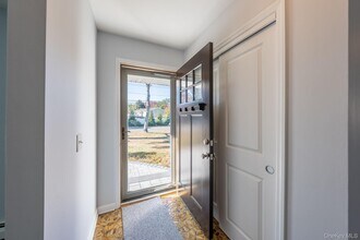 831 Sycamore Ave in Bohemia, NY - Building Photo - Building Photo