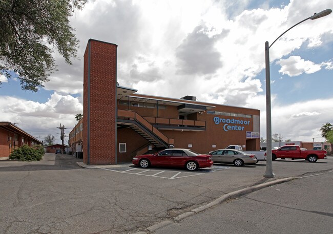 The Broadmoor in Tucson, AZ - Foto de edificio - Building Photo