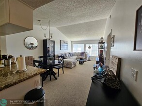6355 La Costa Dr in Boca Raton, FL - Building Photo - Building Photo