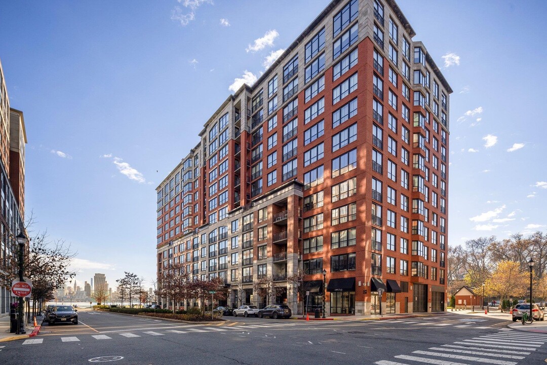 1025 Maxwell Ln in Hoboken, NJ - Building Photo