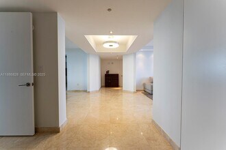 19333 Collins Ave in Sunny Isles Beach, FL - Building Photo - Building Photo