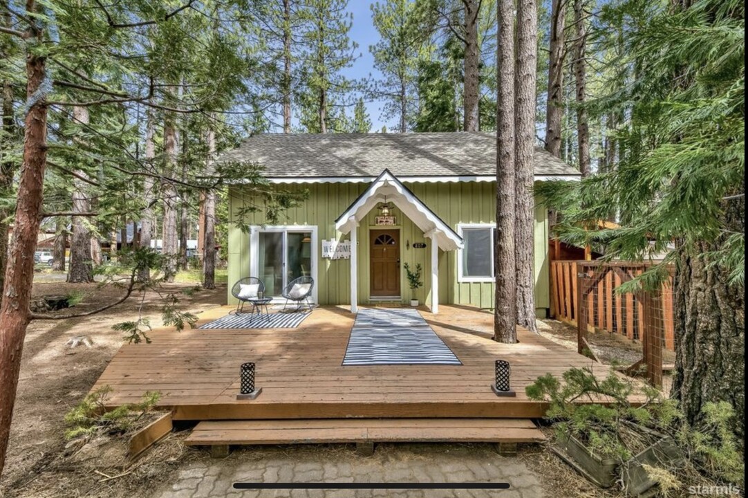 807 Clement St in South Lake Tahoe, CA - Building Photo