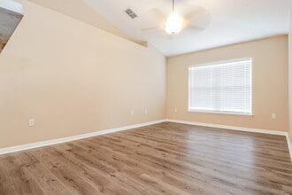 14017 Tudor St in Spring Hill, FL - Building Photo - Building Photo