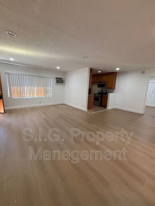 10212 Tujunga Canyon Blvd in Los Angeles, CA - Building Photo