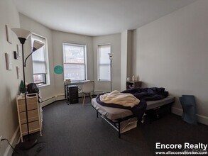 822 Beacon St, Unit 2 in Boston, MA - Building Photo - Building Photo