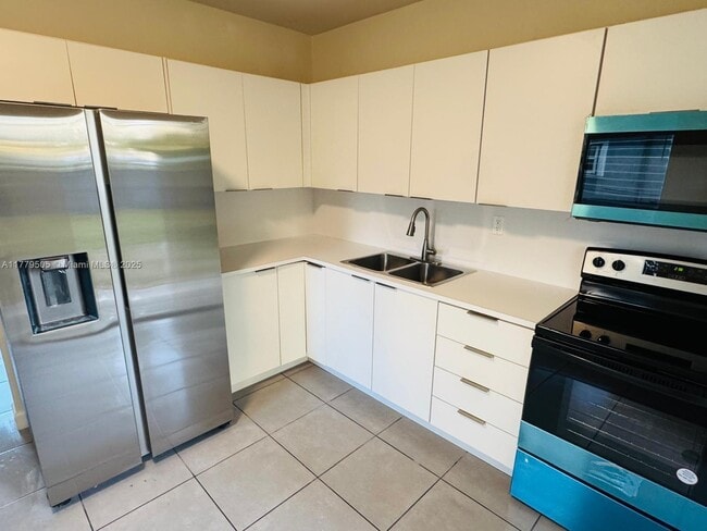 13800 Monroe St in Miami, FL - Building Photo - Building Photo