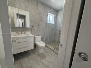 6865 SW 42nd St in Miami, FL - Building Photo - Building Photo