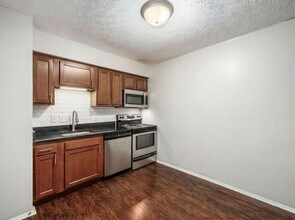 1393 Summit St in Columbus, OH - Building Photo - Building Photo