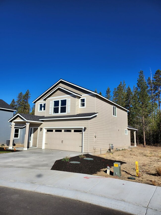 16626 Landing Ct in La Pine, OR - Foto de edificio - Building Photo