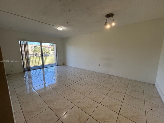 4920 NW 79th Ave in Doral, FL - Building Photo - Building Photo