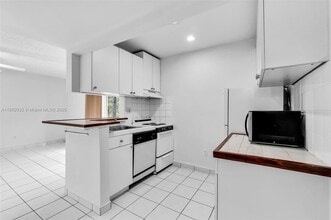 10776 N Kendall Dr in Miami, FL - Building Photo - Building Photo