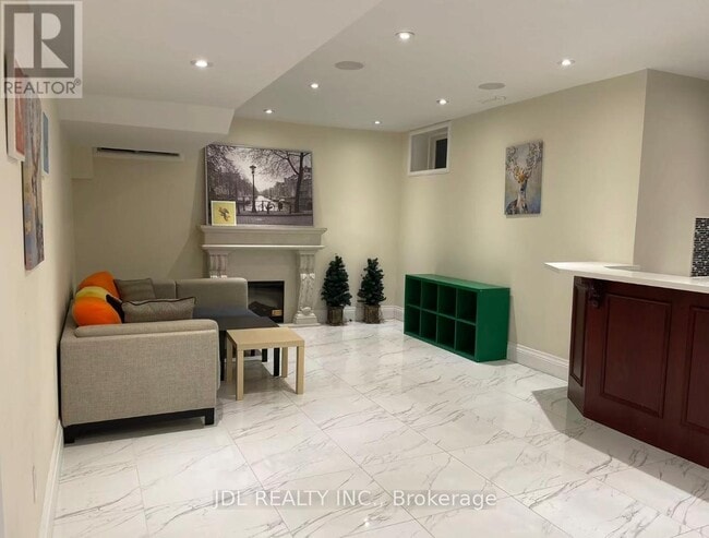 64 Churchill Ave in Toronto, ON - Building Photo - Building Photo