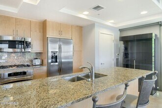 7117 E Rancho Vista Dr in Scottsdale, AZ - Building Photo - Building Photo
