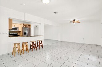 7435 SW 34th St in Miami, FL - Building Photo - Building Photo