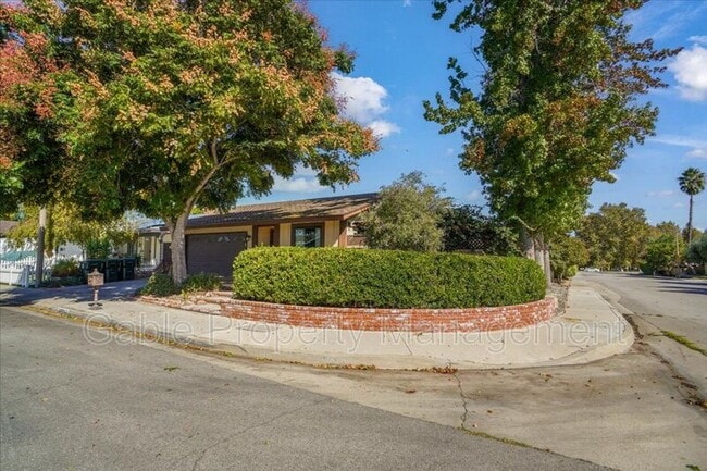 25802 Quilla Rd in Santa Clarita, CA - Building Photo - Building Photo