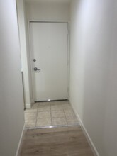 18350 Hatteras St, Unit 181 in Tarzana, CA - Foto de edificio - Building Photo