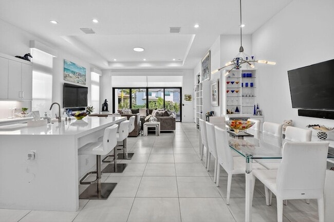 8331 Royal County Down Rd in Boca Raton, FL - Building Photo - Building Photo
