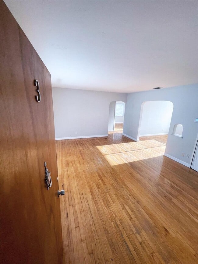 530 SW 10th St, Unit 3B in Miami, FL - Foto de edificio - Building Photo