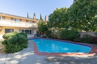 830 Rubis Dr in Sunnyvale, CA - Foto de edificio - Building Photo