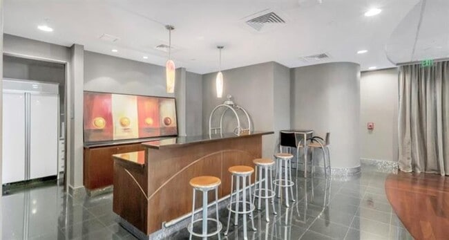 9401 Collins Ave in Surfside, FL - Building Photo - Building Photo