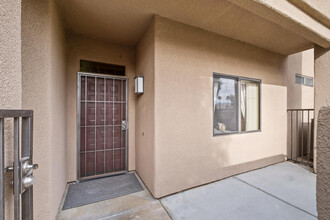 28827 Isleta Ct in Cathedral City, CA - Foto de edificio - Building Photo