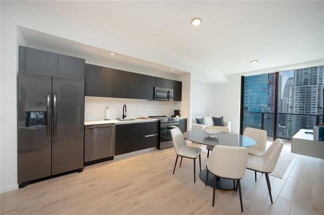 398 NE 5th St, Unit 2517 in Miami, FL - Foto de edificio - Building Photo