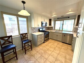 7759 Devonshire Ct in Rancho Cucamonga, CA - Foto de edificio - Building Photo