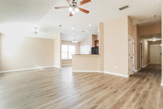 3290 Silverado Cir in Green Cove Springs, FL - Building Photo - Building Photo