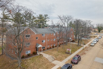 Oakridge Apartments in Baltimore, MD - Foto de edificio - Building Photo