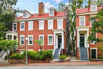 2206 E Broad St in Richmond, VA - Building Photo - Building Photo