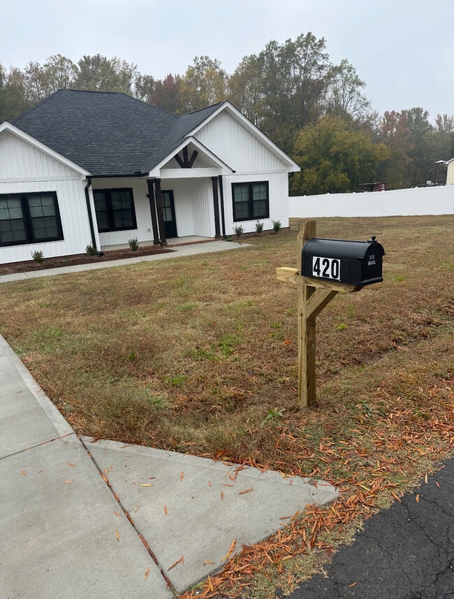 420 Sloop St in China Grove, NC - Foto de edificio - Building Photo