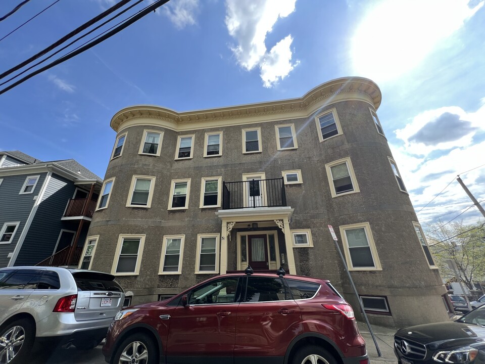 51 Ibbetson St, Unit #2 in Somerville, MA - Building Photo