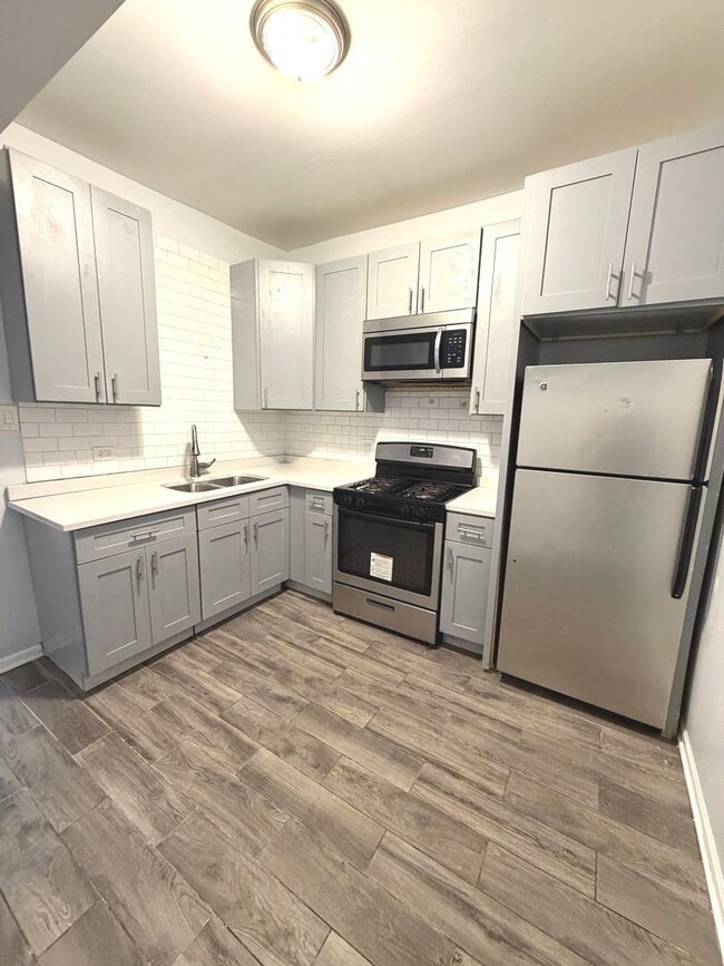 7224 S St Lawrence Ave in Chicago, IL - Foto de edificio - Building Photo