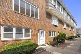 43 W 30th St in Bayonne, NJ - Building Photo - Building Photo