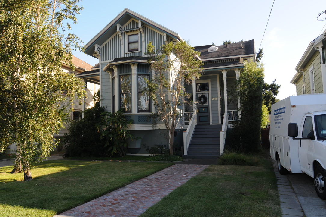 2232 Clinton Ave in Alameda, CA - Foto de edificio