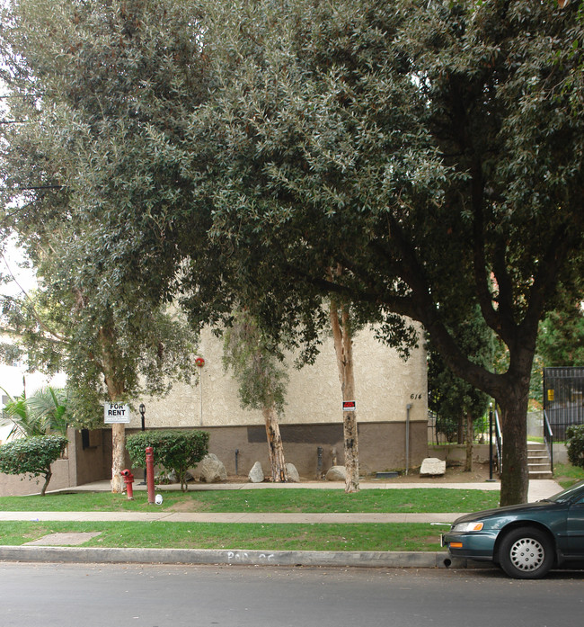 614-620 N Mar Vista Ave in Pasadena, CA - Foto de edificio - Building Photo