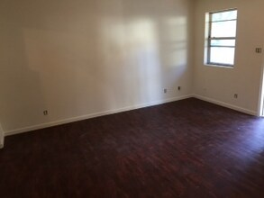 1301 E 9th St-Unit -1301 E 9th St. - B in Pittsburg, KS - Building Photo - Building Photo