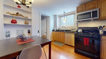 380 Washington St, Unit 2 in Brookline, MA - Building Photo