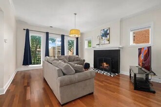 7619 N Bosworth Ave, Unit 2 in Chicago, IL - Foto de edificio - Building Photo