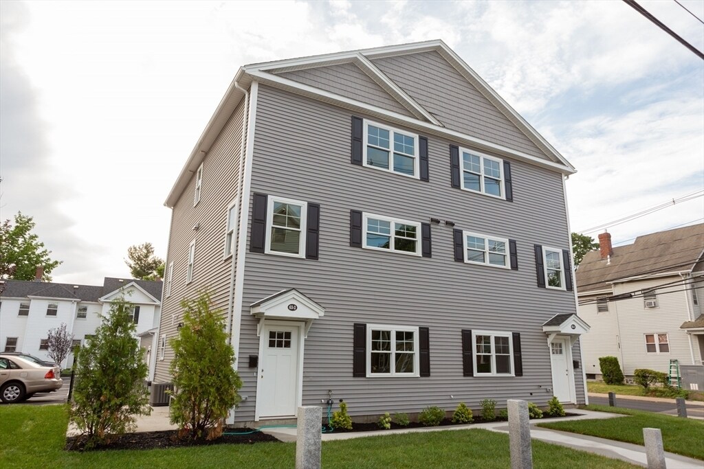 63 Bacon St in Waltham, MA - Building Photo