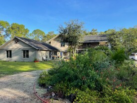 3561 7th Ave NW in Naples, FL - Building Photo