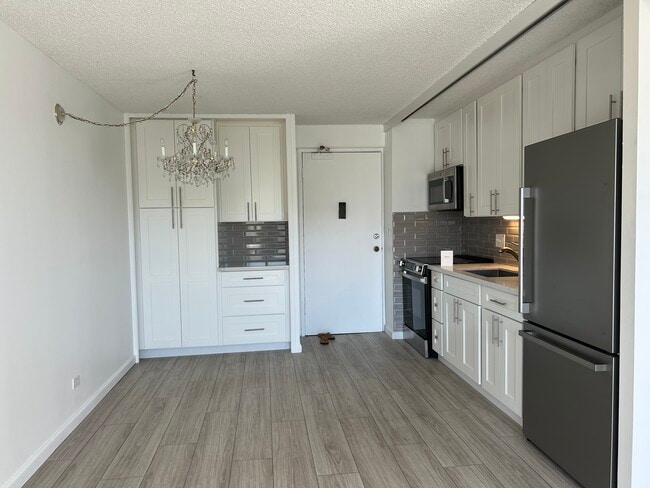 1655 Makaloa St, Unit 1814 in Honolulu, HI - Building Photo - Building Photo